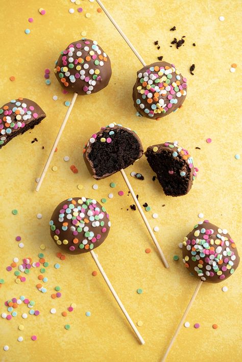 Gluten Free Cake Pops, Chocolate Cake Pops Recipe, Chocolate Cake Pop, Cake Pops Recipe, Chocolate Buttercream Icing, Cake Pop Maker, Chocolate Cake Pops, Gluten Free Chocolate Cake, Dairy Free Cake