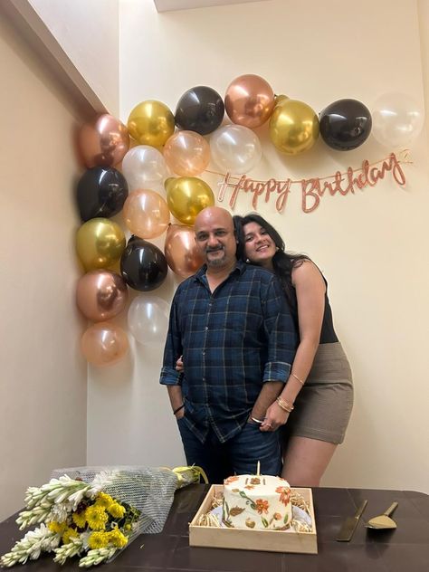 Trendy Birthday Decorations, Birthday Poses At Home, Birthday Celebration Ideas At Home, Birthday Decoration Ideas At Home Simple, Hello Party, Attitude Video, Birthday Party Decorations For Adults, Birthday Props, Happy Birthday Decor