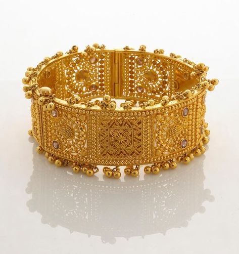 22k Gold Bangles, Unique Gold Jewelry Designs, Gold Jewels Design, Gold Bangles For Women, New Gold Jewellery Designs, Modern Gold Jewelry, Fancy Jewellery Designs, Gold Bridal Jewellery Sets, Real Gold Jewelry