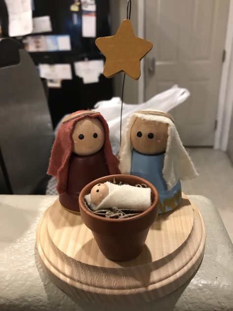 Mini Clay Pot Nativity, Terra Cotta Pot Nativity Scene, Clay Pot Nativity Scene, Clay Pot Nativity, Nativity Ideas, Mini Plant Pots, Diy Nativity, Easy Christmas Ornaments, Plant Pot Diy