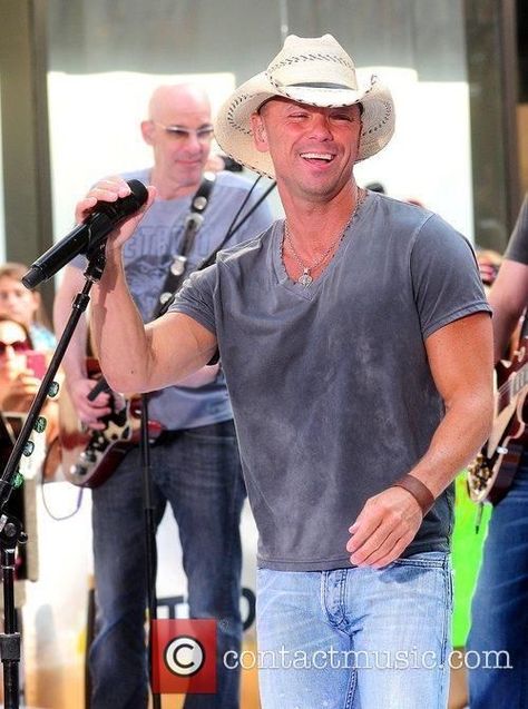 Kenny Chesney Concert Outfit, Kenny Chesney Songs, Kenny Chesney Videos, Kenny Chesney Concert, Kenney Chesney, Johnson City Tennessee, Music Board, Happy Birthday Wishes Quotes, Kenny Chesney