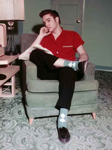 Elvis Presley: The King Of Fashion | FashionBeans 50s Fashion Greaser, 50s Outfits Men, 60s Aesthetic Fashion, 50s Fashion Men, 50s Style Men, 1950s Fashion Men, 50s Mens Fashion, 60s Mens Fashion, 50s Outfit