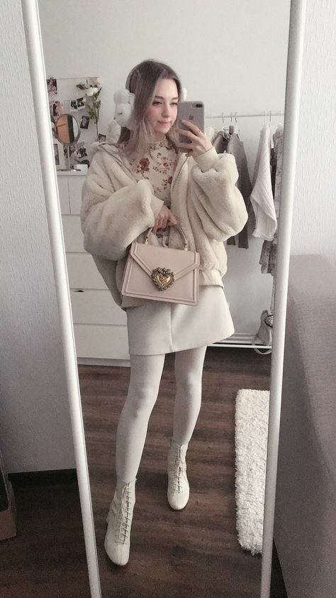 Valentines Outfits Aesthetic, White Stockings Outfit, White Tights Outfit, Tights Outfits, Outfit Inso, Stockings Outfit, Faux Fur Hooded Coat, White Tights, White Stockings