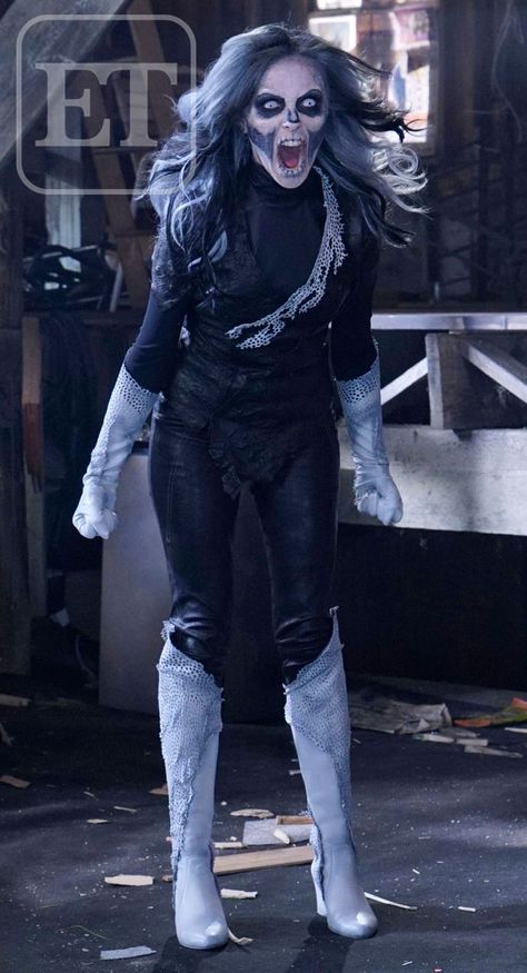 Supergirl: First Photo of Silver Banshee  Back in December CBS announcedItalia Ricci (Chasing Life) would be joining Supergirl as Silver Banshee and now the first official photo of her in character has been unveiled.  Check out the terrifying alter-ego of Siobhan Smythe below courtesy ofET.   Ricci as Silver Banshee in Supergirl  "We are so excited to be working with Italia. We've been a fan of her work for years and we cannot wait to see her take on this iconic comic book role" executive produc Banshee Scream, Silver Banshee, Cw Arrow, Supergirl Cosplay, Supergirl Tv, Comic Villains, Superhero Villains, Dc Villains, Black Lightning