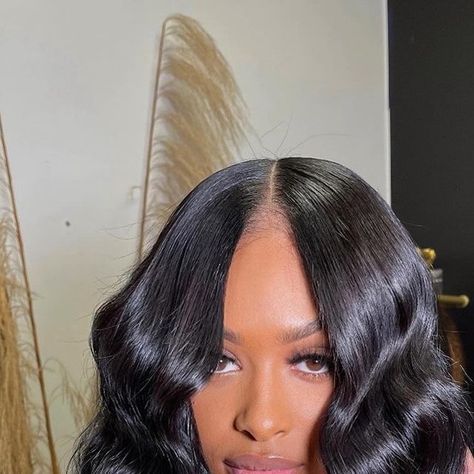 Lexi on Instagram: "Middle Part Bob 😮‍💨💕 Click the link to book this look. #atlhairstylist #atlantahairstylist #chicagohairstylist #quickweavebob" Long Bob Middle Part, Middle Part Bob Wig, Bob Middle Part, Middle Part Bob, Neck Length Hair, Quick Weave Bob, Face Beat, Hair 2024, Hair Laid