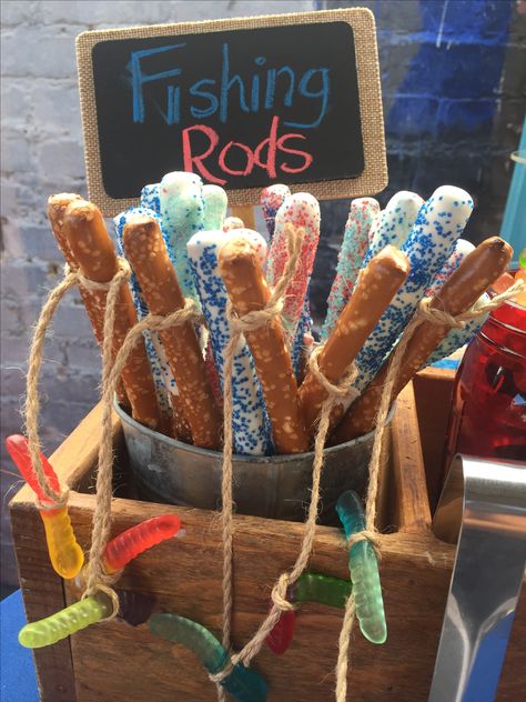 Pretzel fishing rods Pretzel Fishing Rods, Letter Pictures, Fishing Party Decorations, Fishing Baby Shower Theme, Lake Birthday, Theme Snack, Mermaid Cup, Camp Theme, Fishing Birthday Party