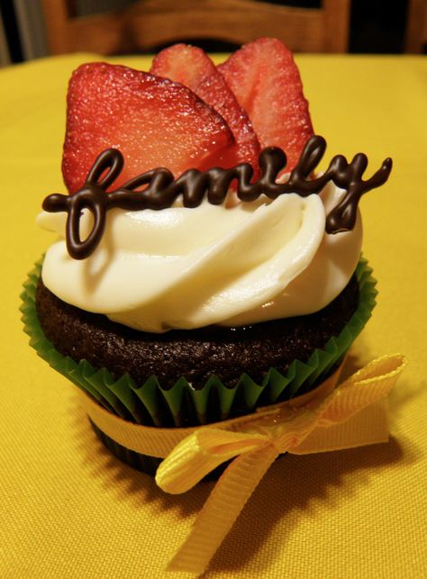 family reunion cupcakes...chocolate with strawberries... Family Reunion Cupcakes, Reunion Desserts, Family Reunion Desserts, Chocolate With Strawberries, Family Reunion Cakes, Family Reunion Quotes, Family Tree Cakes, Reunion Quotes, Family Reunion Food