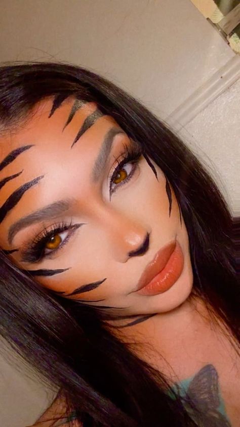 Tiger Face Paint, Tiger Makeup, Halloween 2, Halloween 2018, African Hairstyles, Grunge Hair, Makeup Inspo, Hairstyles With Bangs, Face Painting