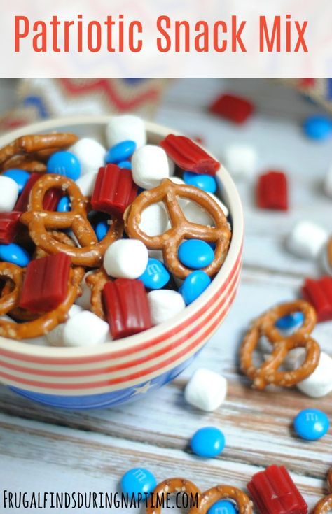 Memorial Day Cookout, Patriotic Snacks, Easy Snack Mix, Patriotic Food, 4th Of July Desserts, Fourth Of July Food, 4th Of July Celebration, July Crafts, 4th Of July Party