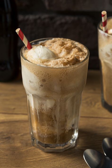 Best Ice Cream Float (Easy Coke Float) - IzzyCooking Cream Soda Float, Coke Float Aesthetic, Ice Cream Soda Floats, Root Beer Float Aesthetic, Float Ice Cream, Coke Floats, Soda Float, Coke Float, American Dessert