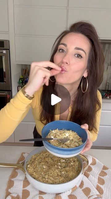 Stella Drivas 🇬🇷🇺🇸 on Instagram: "This is your time to make my ONE PAN CREAMY LEMON ZUCCHINI ORZO. It’s the best way to use up your summer squash - prepare solo or serve with some grilled chicken🫶🏼

Full recipe is on my site: HungryHappens.Net

Καλή Όρεξη 🇬🇷
💙Stella" Zucchini Orzo, Hungry Happens, Lemon Zucchini, Orzo Recipes, Favorite Dinner, Mediterranean Salad, Dinner Appetizers, One Pan Meals, Healthy Salad