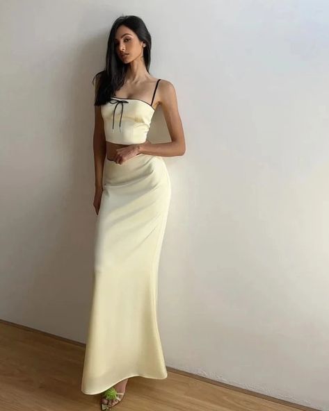 Caroline - Satin 2 Piece Set #elleladore Satin Top And Skirt, Avant Garde Dresses, Bow Crop Tops, Tank Top Skirt, Maxi Skirt Set, Satin Maxi Skirt, Satin Crop Top, Skirt And Top Set, Party Kleidung