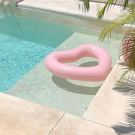 Pink Pool Floats, Cute Pool Floats, Summer Pool Floats, Cr7 Jr, Pool Floaties, Malibu Barbie, Pool Floats, Summer Pool, Holiday Pictures