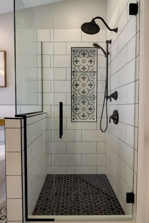 Bilik Air, Full Bathroom Remodel, Bathroom Transformation, Bathroom Farmhouse Style, Bathroom Redesign, Bathroom Remodel Shower, Bathroom Remodel Designs, Upstairs Bathrooms, Bathroom Pictures