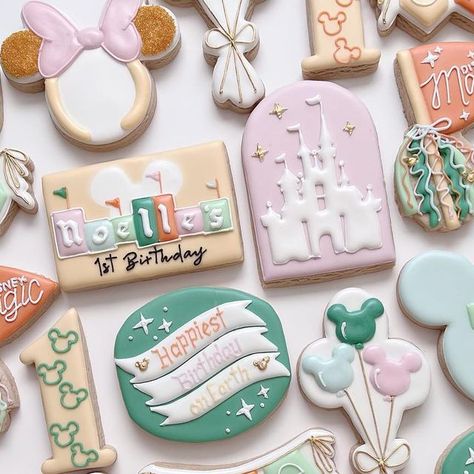 Let’s Make Something Sweet! on Instagram Disney Inspired Desserts, Disneyland Birthday Cookies, Disneyland Cookies Decorated, Disney Decorated Cookies, Disney Birthday Cookies, Disney Cookies Decorated, Disneyland Cookies, Disney Baby Shower Ideas, Happiest Birthday On Earth