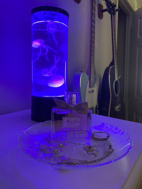 Blue And Purple Bedroom Aesthetic, Jellyfish Lamp Aesthetic, Jellyfish Bedroom Decor, Water Room Aesthetic, Aquatic Bedroom, Jellyfish Bedroom, Aesthetic Purple Room, Jewelry Bedroom, Ocean Core Room