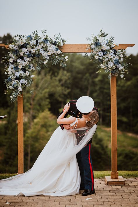 Marine Officer Wedding, Marine Wedding Photos, Military Wedding Photos, Marine Wedding Ideas, Marine Photoshoot, Usmc Wedding Ideas, Navy Military Weddings, Military Wedding Pictures, Military Wedding Army