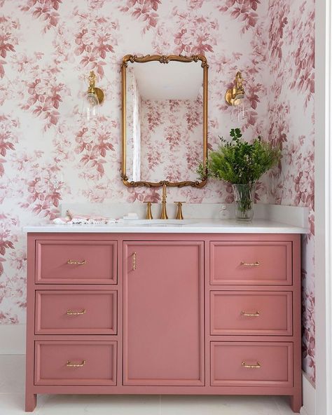 Timeless Wallpaper, The Pig Hotel, Wallpaper Classic, Toile Wallpaper, Painted Vanity, British Interior, Wallpaper Interior, Interior Wallpaper, Tapestry Cushion