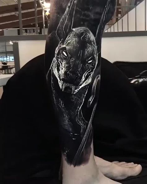 Mind-blowing black and grey realism Anubis leg tattoo by @eliot.kohek. Click on the image to see the whole video. Eliot Kohek, Egyptian Tattoo Sleeve, Anubis Tattoo, Model Tattoo, Kunst Tattoos, Egypt Tattoo, Blackout Tattoo, Egyptian Tattoo, Geniale Tattoos