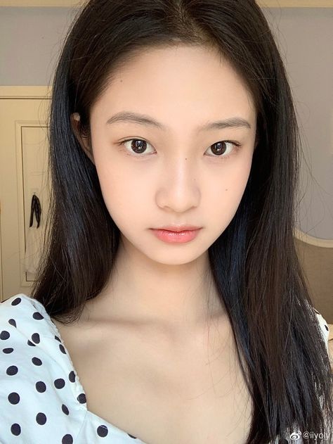 Agatha Chelsea, Yao Yao, Fb Ads, Bare Face, Cute Couples Hugging, Fields Photography, 가을 패션, Japanese Women, Korean Beauty