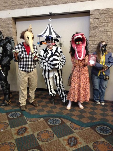 Beetlejuice Cosplays. Amazing! Beetlejuice Cosplay, Beatle Juice, Theatre Outfit, Beetlejuice Movie, Beetlejuice Halloween, Beetle Juice, Beetlejuice Beetlejuice, Adorable Homes Game, Chic Halloween