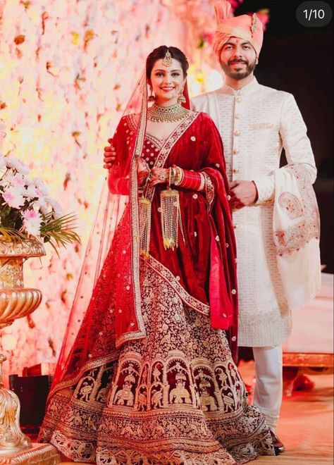 Lehenga Designs 2023, Marriage Photoshoot, Red Bridal Lehenga, Photography Hacks, Indian Wedding Poses, Bridal Lehenga Designs, Bengali Bride, Wedding Photoshoot Poses, Indian Bridal Lehenga