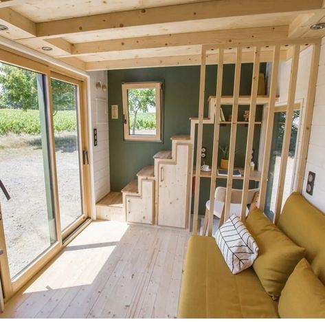 Tiny House On Foundation, Tiny Home Decorating Ideas, Living Room Small House, Small Home Living Room, Modern Tiny Homes, Office Under Stairs, Small House Organization, Tiny Home Office, House Organization