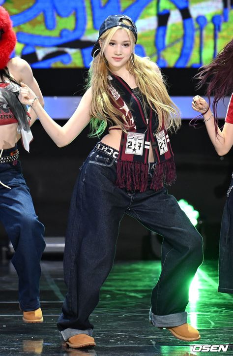 kep1er bahiyyih at sbs the show Kep1er Up Outfits, Kpop Fits, Behind Photo, Fits Inspo, Performance Outfit, Stage Outfits, Fitness Inspo, Kpop Girls, Hip Hop