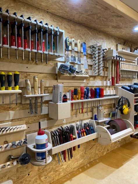 Workshop Organization Diy, Small Garage Organization, Woodworking Workshop Layout, Easy Garage Storage, Wicker Outdoor Furniture, Garage Workshop Layout, Garage Workshop Organization, Workshop Layout, Outdoor Furniture Patio