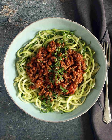 Paleo Bolognese, Flourish Recipes, Paleo Entrees, Zoodles Recipe, Zucchini Spaghetti, Zoodle Recipes, Bruschetta Ingredients, Yummy Dishes, Top Chicken Recipes