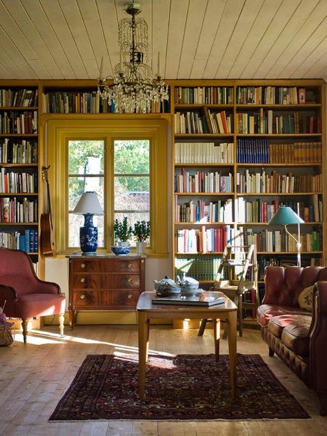 23 incredible home libraries that will fill all book-lovers with interior design lust Swedish Country House, Home Library Rooms, Bibliotheque Design, Library Room, Country House Interior, Home Library Design, Home Libraries, Country House Decor, Design Living Room