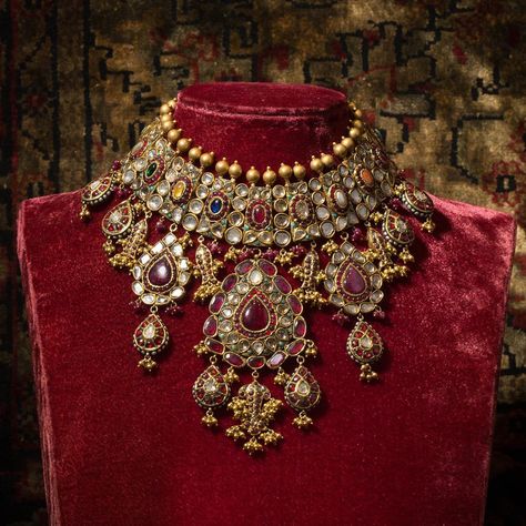 #SabyasachiJewelry #Sabyasachi #TheWorldOfSabyasachi @sabyasachiofficial Navratna Jewellery, Navaratna Jewellery, Nizam Jewellery, Desi Jewellery, Vintage Indian Jewelry, Rajputi Jewellery, Sabyasachi Lehenga, Designers Jewelry Collection, Choker Necklace Designs