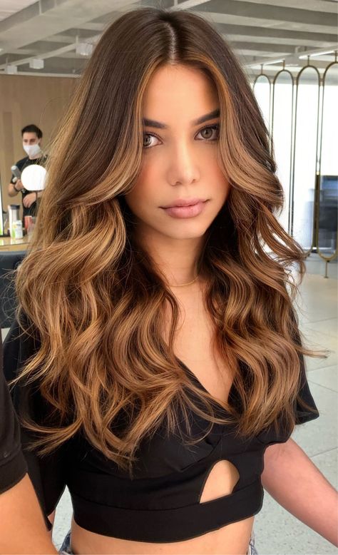 honey caramel balayage on dark hair, caramel balayage, balayage for dark brown hair, honey blonde balayage brunettes Baylage Hair, Balayage Hair Caramel, Honey Brown Hair, Hair Color Caramel, Brunette Hair With Highlights, Balayage Hair Dark, Brunette Balayage Hair, Brown Hair Balayage, Honey Hair