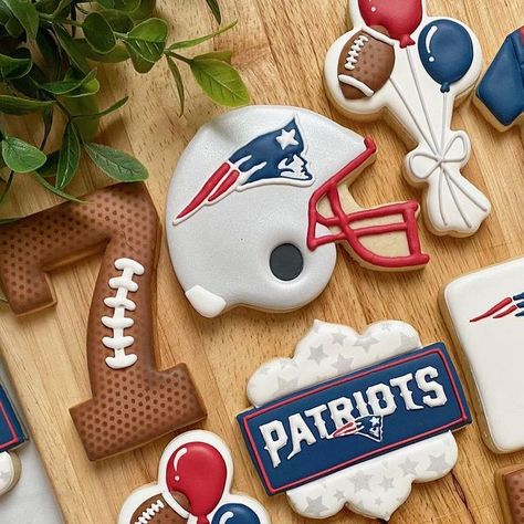 Mainely Cookies on Instagram: "Pats cookies for a 7th birthday! . . . #mainelycookies #footballcookies #patriots #newenglandpatriots #nepatriots #patriotscookies #touchdown #football #birthday #happybirthday #footballbirthday #footballparty #decoratedcookies #decoratedsugarcookie #royalicing #royalicingcookies #customcookies #cookiesofinstagram" Chicago Bears Cookies Decorated, Helmet Cookies Decorated, Football Helmet Cookies Decorated, Football Birthday Cookies Decorated, Football Sugar Cookies Royal Icing, Football Birthday Cookies, Football Helmet Cookies, Football Decorated Cookies, Football Party Cookies