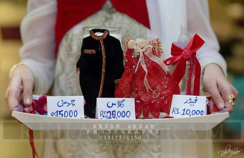 Cute idea for dhood pilai Shadi Props, Barat Ideas, Wedding Assesories, Doodh Pilai, Nikah Ideas, Mehndi Plates, Wed Invitation, Entrance Tables, Wedding Ides