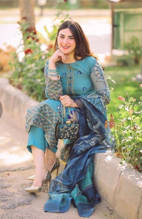 Pakistani dress
Blue dress Aaniat Khalid, Outfits Juvenil, Bollywood Designer Sarees, Lace Suit, Asian Bridal Dresses, Asian Bridal, Simple Pakistani Dresses, Boutique Dress Designs, Dress Indian Style