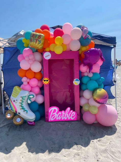 Malibu Beach Party Theme, Barbie Theme Beach Party, Malibu Barbie Dessert Table, Beach Barbie Birthday Party, Malibu Barbie Balloon Garland, Malibu Barbie Beach Party, Malibu Barbie Birthday Party, Vintage Barbie Party, Barbie Theme Party