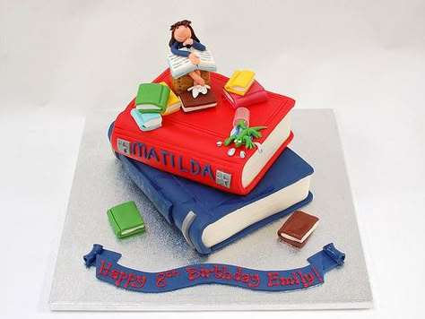 Matilda Birthday Party, Book Theme Cake, Roald Dahl Party, Matilda Party, Matilda Cake, Birthday Cake Design Ideas, 7th Birthday Cake, Musical Party, Book Birthday Parties