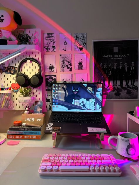 #kawaii #desk #desksetup #girly #study #student #vibes #cutestuff Girly Desk Setup, Girly Gaming Setup, American Room, Kawaii Desk, Room Organization Bedroom, Study Desk Decor, Gamer Setup, Pink Games, Gaming Setups