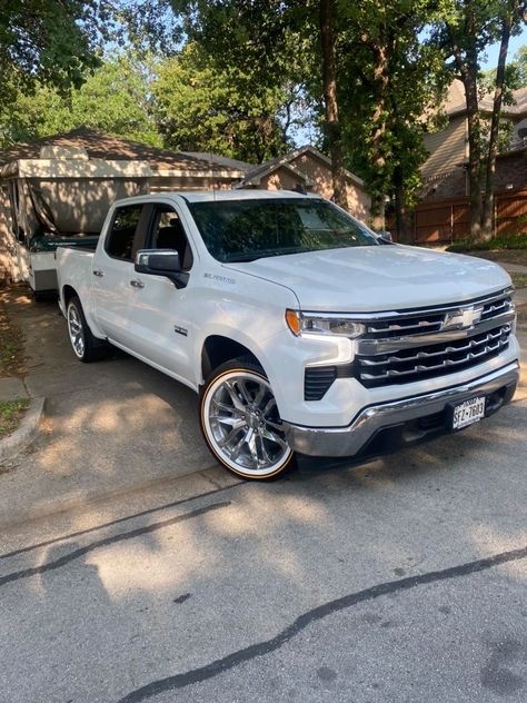 Stunning 🤩 2023 Chevy Silverado with 22 inch Vogues #Chevrolet #Silverado #Voguetyres 2023 Chevy Silverado, Silverado Ltz, Rc Monster Truck, Custom Pickup Trucks, Cadillac Ct6, Jeep Gladiator, Naruto Anime, Chevy Silverado, Monster Truck