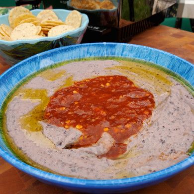 Sunny's 1, 2, 3 Spicy Bean Dip by Sunny Anderson Bean Dip Recipe, The Kitchen Food Network, Sunny Anderson, Dip Recipes Appetizers, Bean Dip Recipes, Spicy Dip, Tv Chefs, Easy Apps, Bean Dip