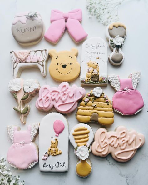 Baby Shower Sugar Cookies, Winnie The Pooh Themes, Baby Shower Pin, Winnie The Pooh Baby Shower, Cake Cookie, Pooh Baby, Baby Shower Inspiration, Vintage Winnie The Pooh