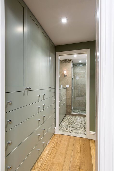 31 Great Walk-In Closet Ideas. #home #homedesign #homedesignideas #homedecorideas #homedecor #decor #decoration #diy  #kitchen #bathroom #bathroomdesign #LivingRoom #livingroomideas #livingroomdecor #bedroom #bedroomideas #bedroomdecor  #homeoffice #diyhomedecor #room #family #interior #interiordesign #interiordesignideas #interiordecor  #exterior #garden #gardening #pool Walk Through Closet To Bathroom Ideas, Walk In Closet And Bathroom Combo, Bathroom And Closet Combo, Closet Bathroom Combo, Walk Through Closet To Bathroom, Closet And Bathroom Combo, Closet To Bathroom, Ensuite And Walk In Wardrobe, Shoes Organization