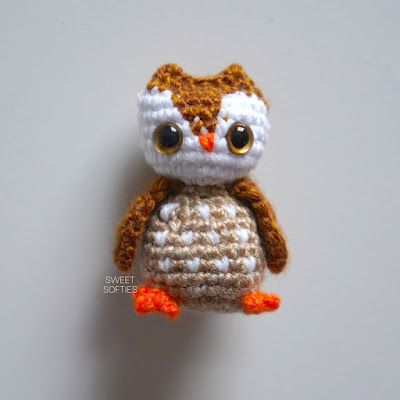 Fiber Art Tutorial, Owl Crochet Pattern, Owl Crochet, Owl Crochet Patterns, Animal Keychain, Tutorial Amigurumi, Diy Yarn, Crochet Keychain Pattern, Tiny Bow