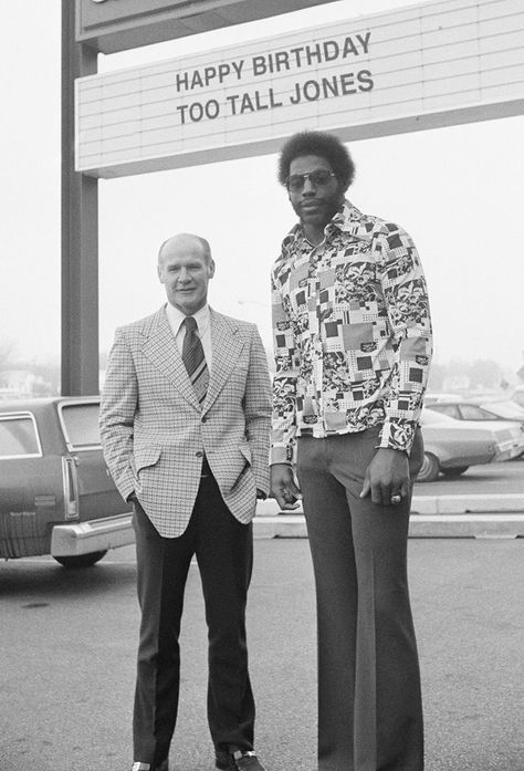 Coach Landry and Too Tall Jones Tom Landry, Cowboys Players, Dallas Cowboys Pictures, Dallas Cowboys Players, Dallas Cowboys Football Team, How Bout Them Cowboys, Real Cowboys, Nfl Football Players, Dallas Cowboys Fans