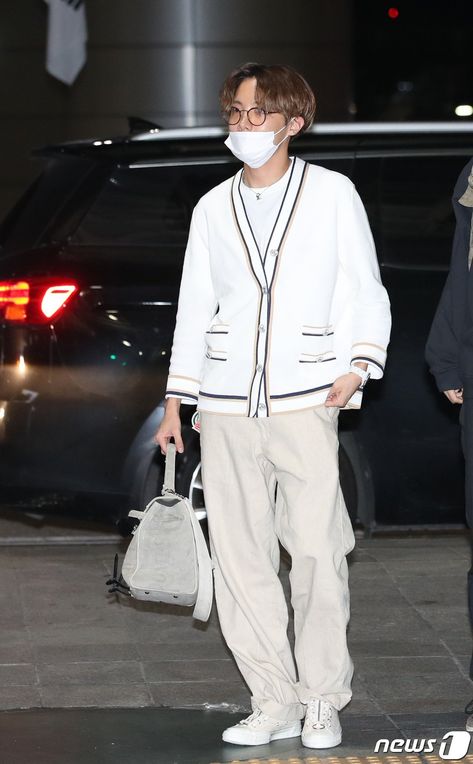 Jhope Airport, J-hope Style, Bts Thailand, J-hope Outfit, Jessi J, Jessi Kpop, Bts Style, Hope Fashion, Bts Outfits