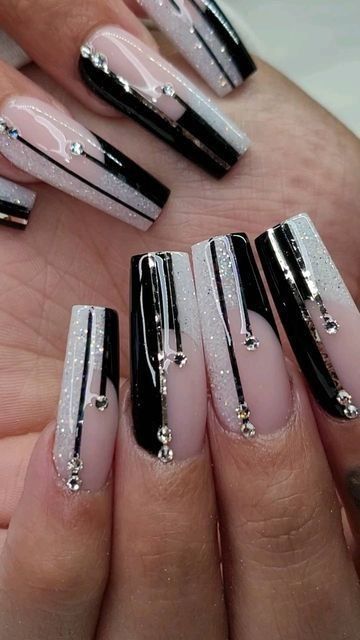 Black And White Nail, Black And White Nails, New Years Nail Designs, Fancy Nails Designs, Nails Design With Rhinestones, White Nail Designs, Simple Nail Art Designs, White Nail, New Year's Nails