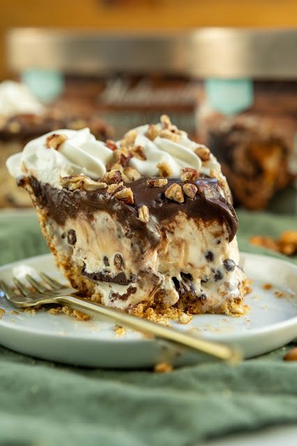 Turtle Ice Cream Pie, Turtle Ice Cream, Turtle Pie, Pie Ideas, Ice Cream Pie Recipe, Ice Cream Pie, Ice Cream Base, Cream Pie Recipes, Thanksgiving Pies