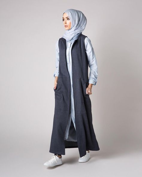 917 Likes, 5 Comments - Aab (@aabcollection) on Instagram: “Long Line Gilet | The perfect Cover Up for transitional weather.  #Aab” Abaya Design, Long Cardi, Hijab Look, Modern Hijab Fashion, Hijab Fashionista, Muslim Women Fashion, Hijabi Style, Muslimah Fashion Outfits, Hijabi Outfits