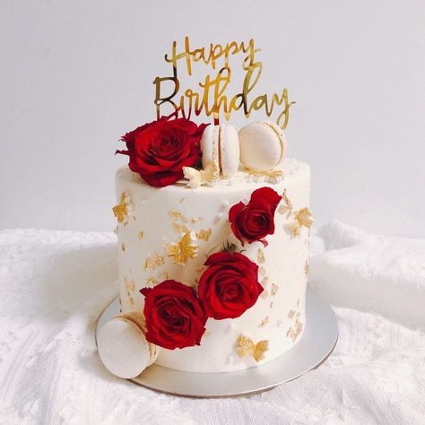 Red And White Birthday Cake For Women, Birthday Cake For Girlfriend Love, Red White Gold Cake, Birthday Cake Red And Gold, Cake Designs For Girlfriend, Red 18th Birthday Cake, Birthday Cake With Red Roses, Red Bday Cake, White Cake With Red Roses